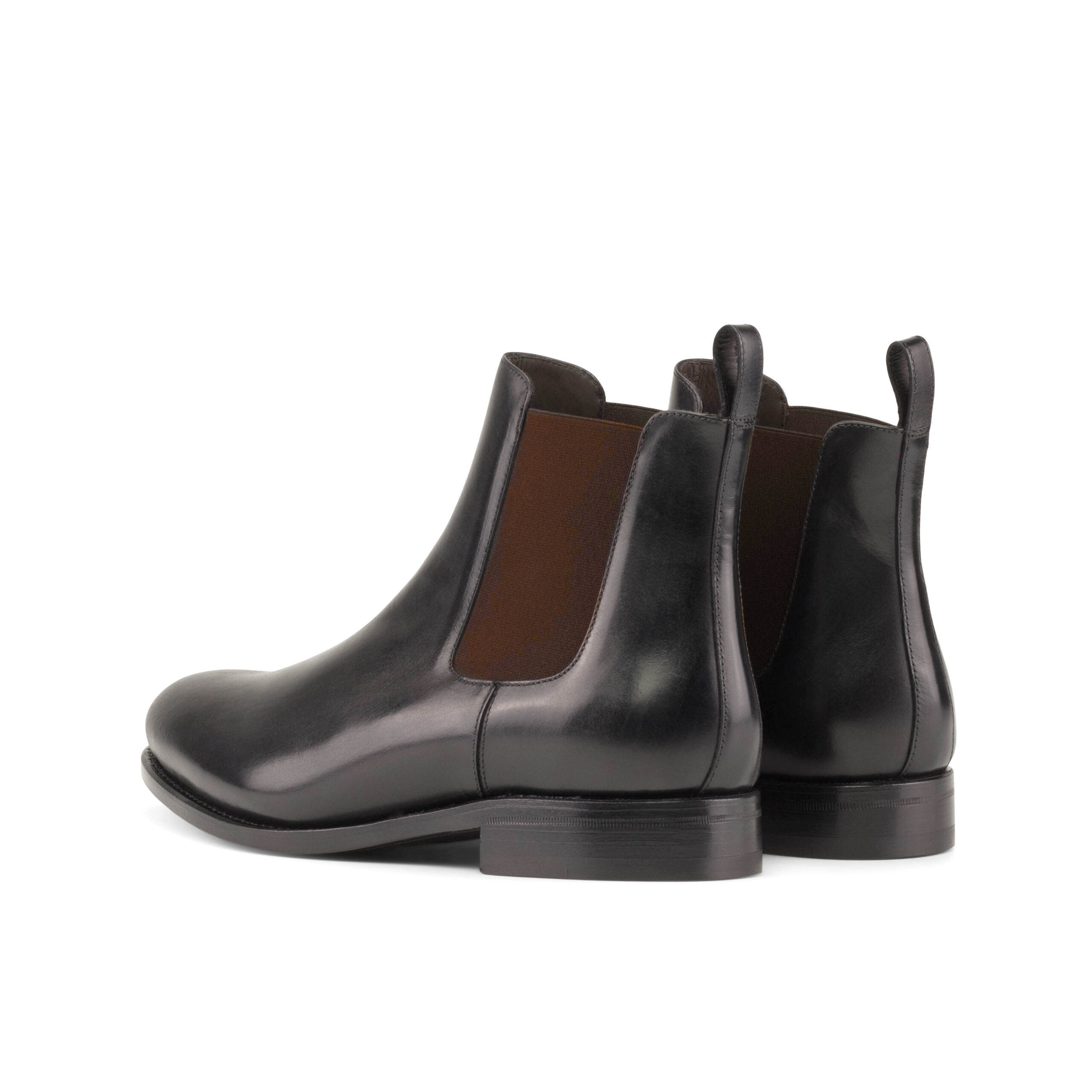 Chelsea Boots – L’élégance intemporelle, un grand classique britannique. Silhouette épurée, confort pratique grâce à ses élastiques latéraux